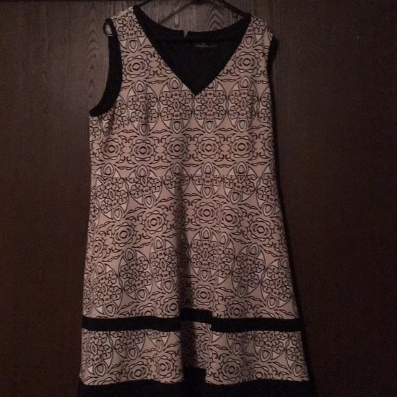 Dress - Picture 2 of 3